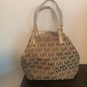 Michael Kors purse and wristlet set